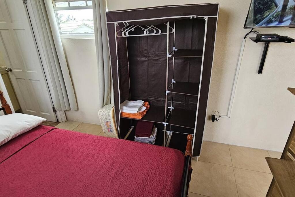 Seclusion Studio Apartment. Saint Philip Extérieur photo