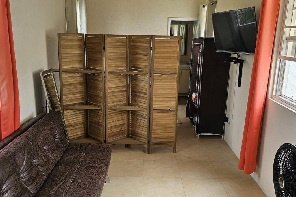 Seclusion Studio Apartment. Saint Philip Extérieur photo